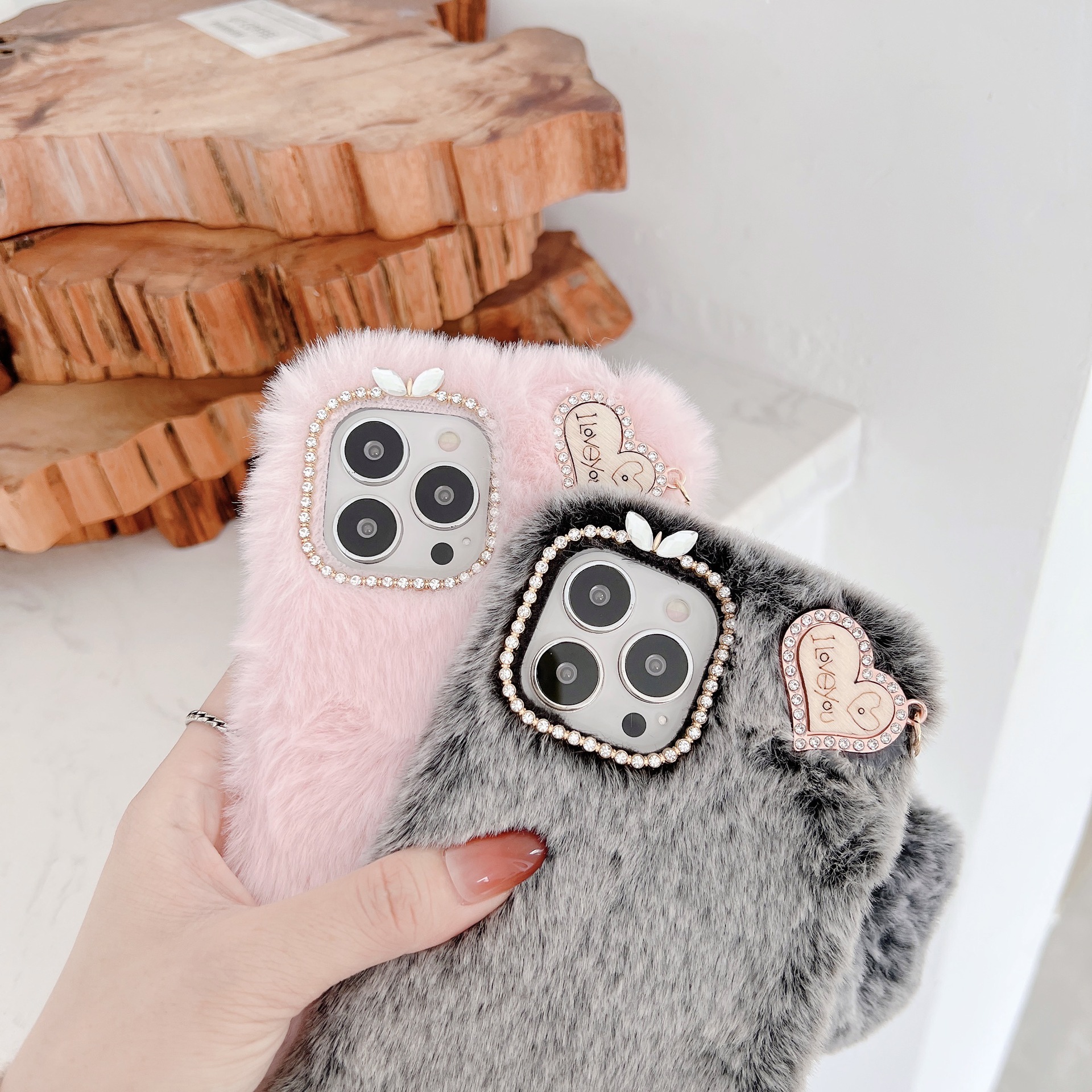 Winter Plush mobile phone case - Image 5
