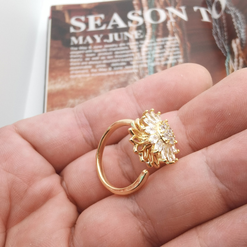 Crystal Sunflower Rotary Ring Female Unzip