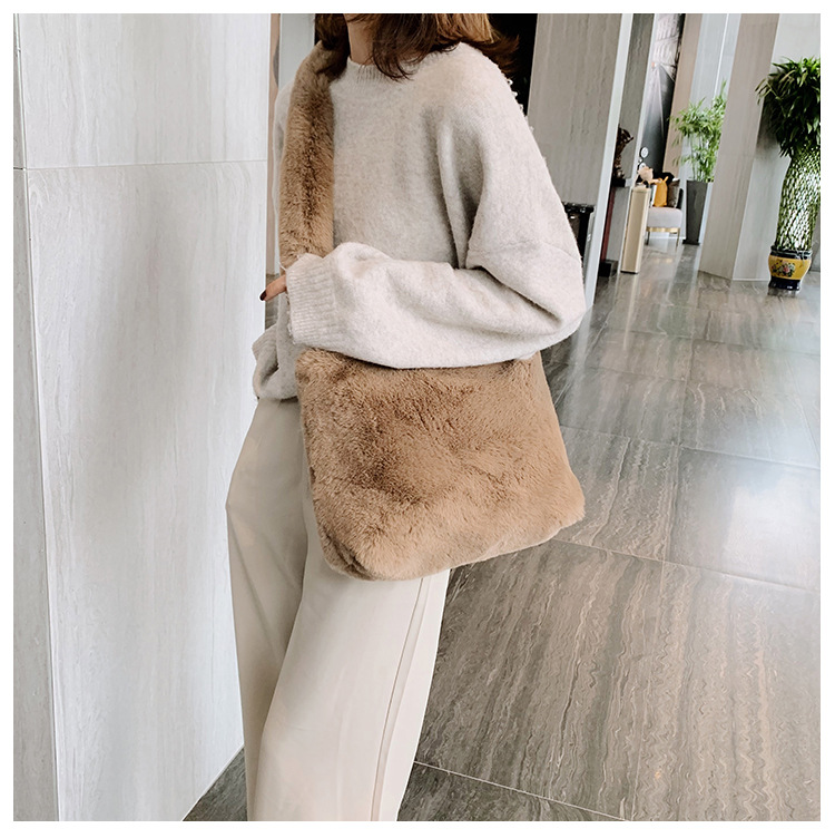 Title 1, Large capacity fashion plush female bag, stylis...