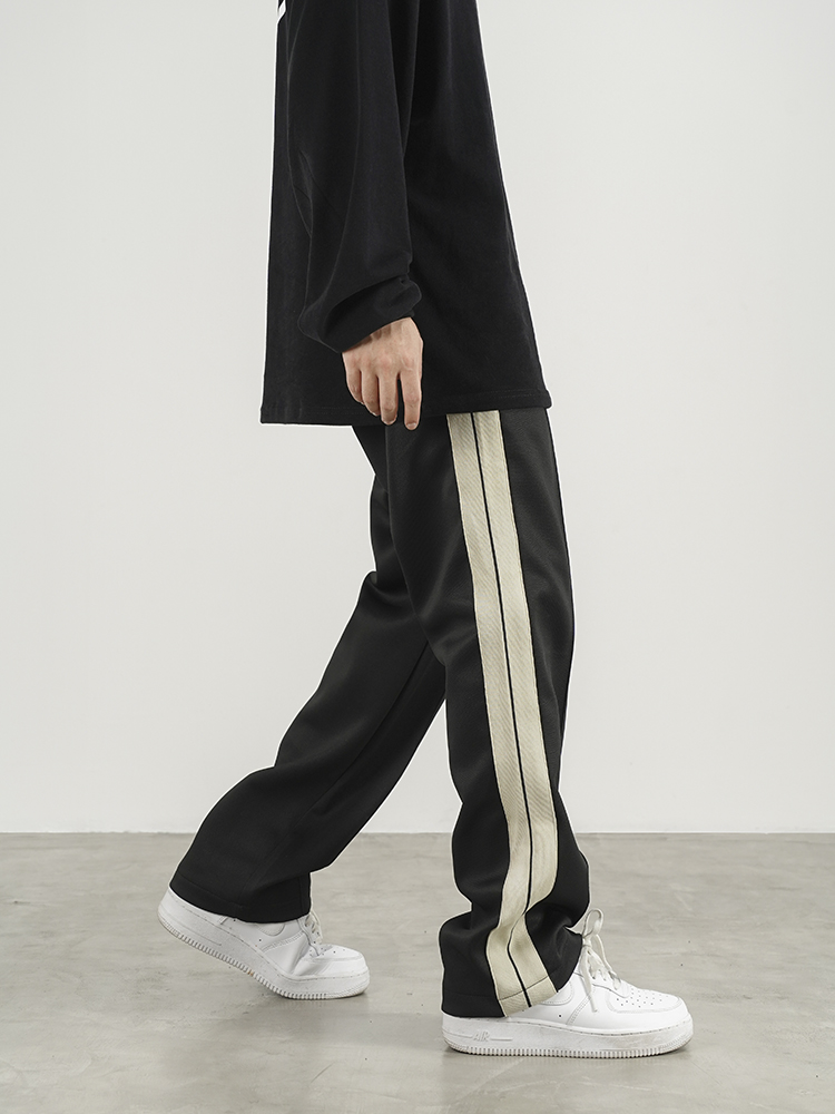 Title 2, Straight-leg loose-fitting sweatpants with two ...