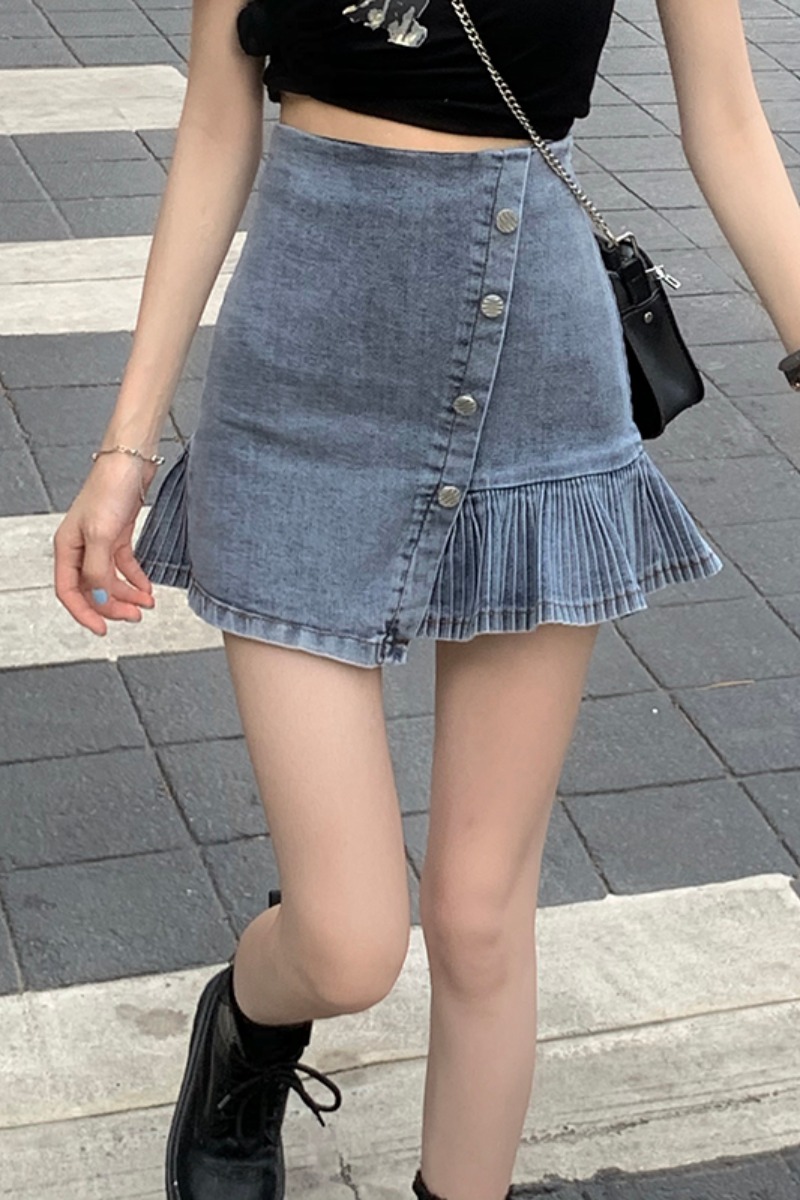 Title 1, High-Waisted Denim Skirt Thin and Pleated. Comf...