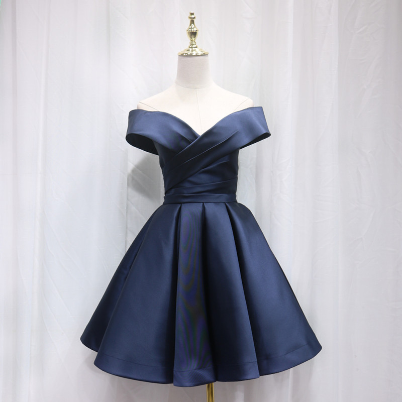 Title 5, Vestido de noche azul satinado elegante con hom...