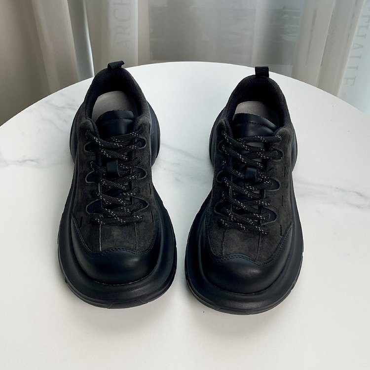 Wide Toe Casual Sneakers, picture 2 of 4