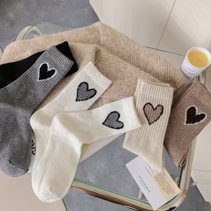 Minimalist Contrast Heart Ribbed Crew Socks, Neutral Tone Cozy Knit Socks, Women's Casual Warm Socks For Fall & Winter