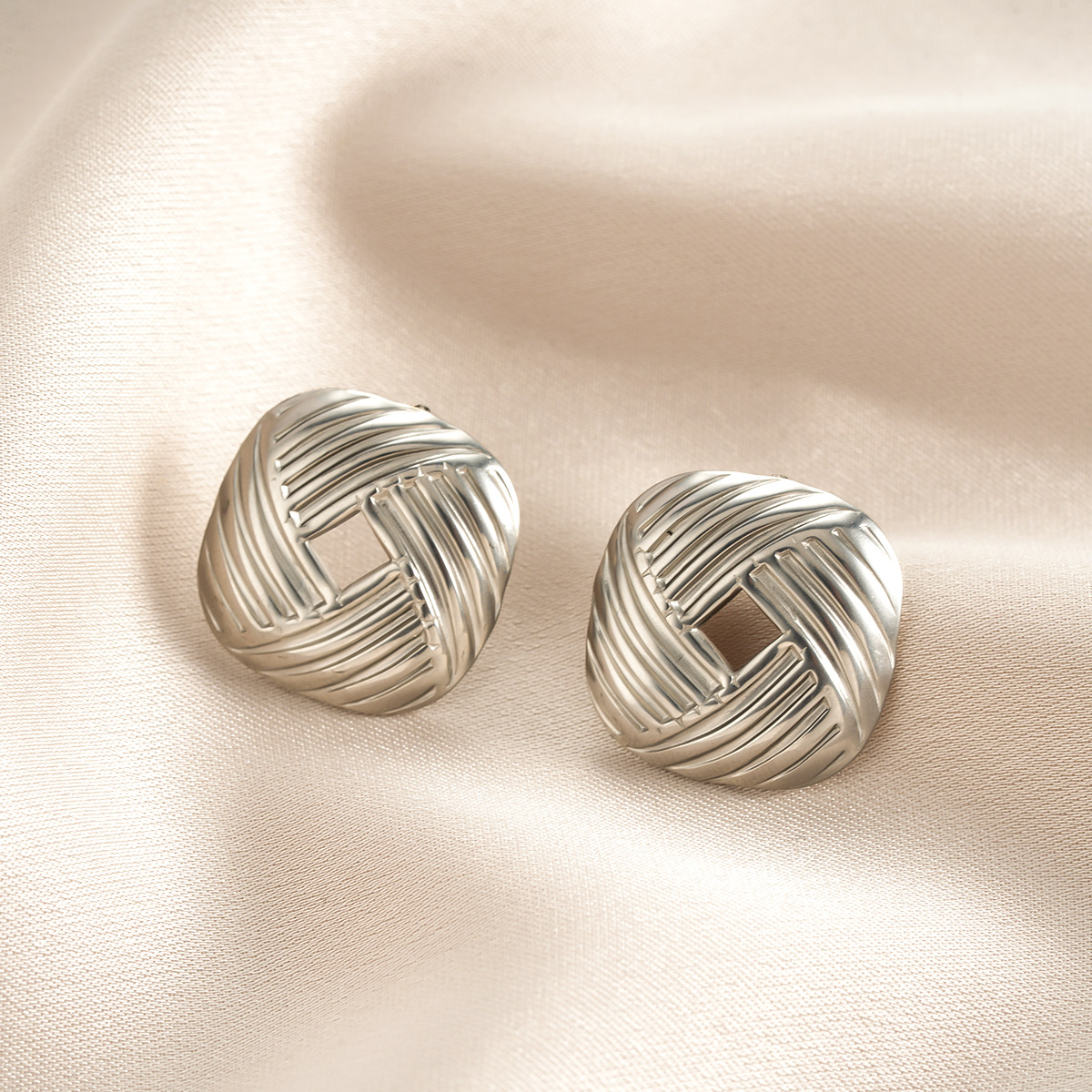 1 Pair New Vintage Luxury All Match Women's Stud Earrings, Light Luxury Personality Trendy... thumbnail 2