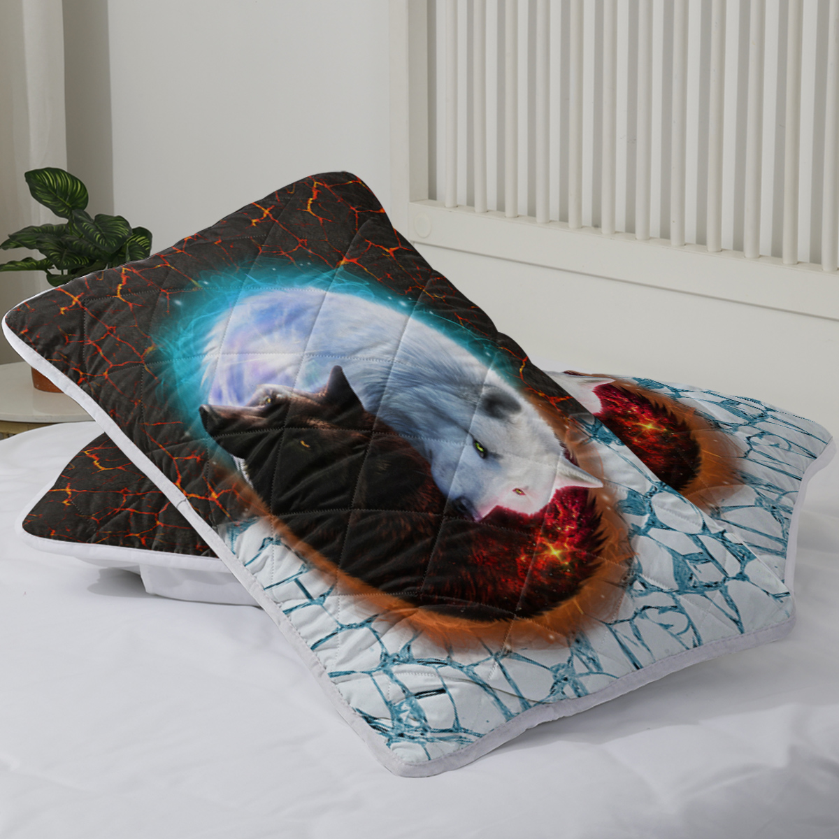 Tai Chi Wolf Quilt Set, Safari Animals Black White Quilt Bedding Set With 2 Pillowcases, Traditional Chinese Paint Graffiti Red Blue Bedding Set