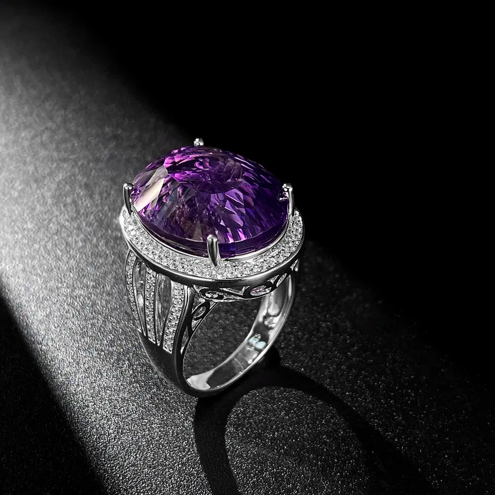 Light and Extravagant Wind Jewelry Large Denier Shaped Natural