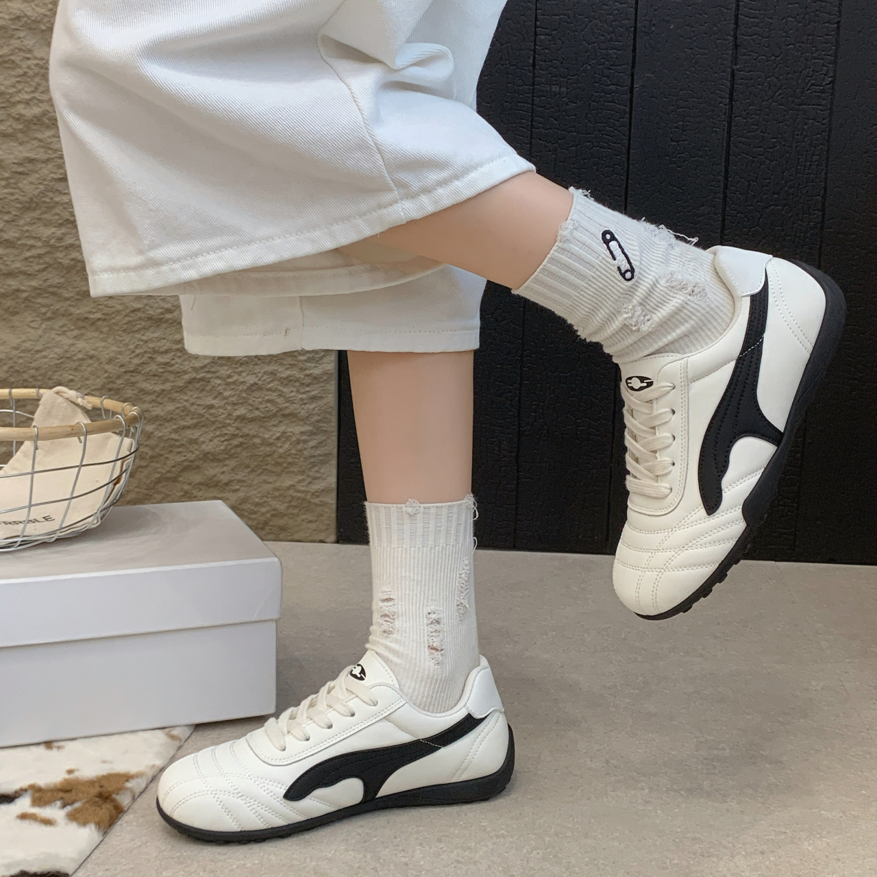 Round Toe Retro Trainer Sneakers