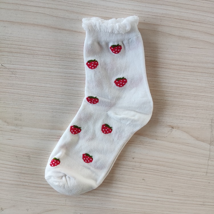 Women's Fashion Simple Strawberry Love Heart Tube Socks