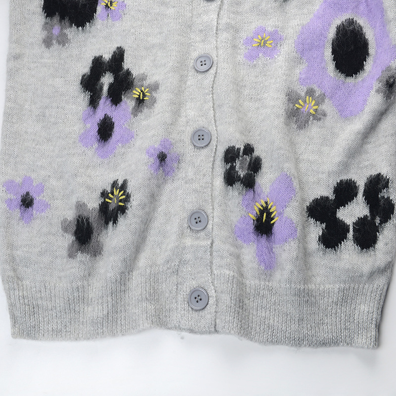 Single-breasted Contrast Embroidered Mid-length Sweater