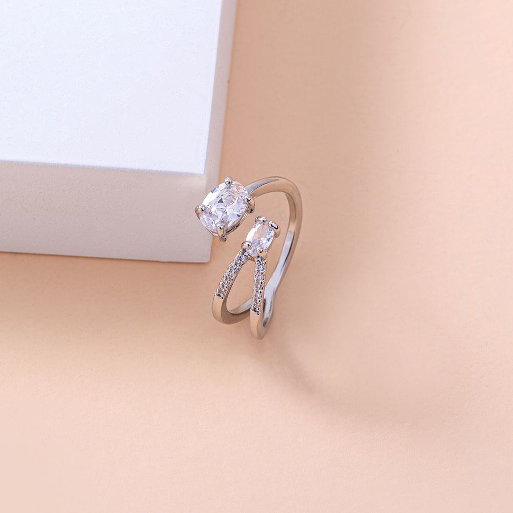 Vintage Ring Simple Shining V-shaped Oval Large Zircon