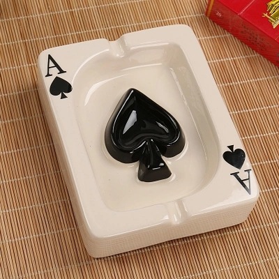 Cards Creative Red Heart Square Ashtray Japanese-style American Hotel Living Room Dining Table Ashtray Craft Decoration
