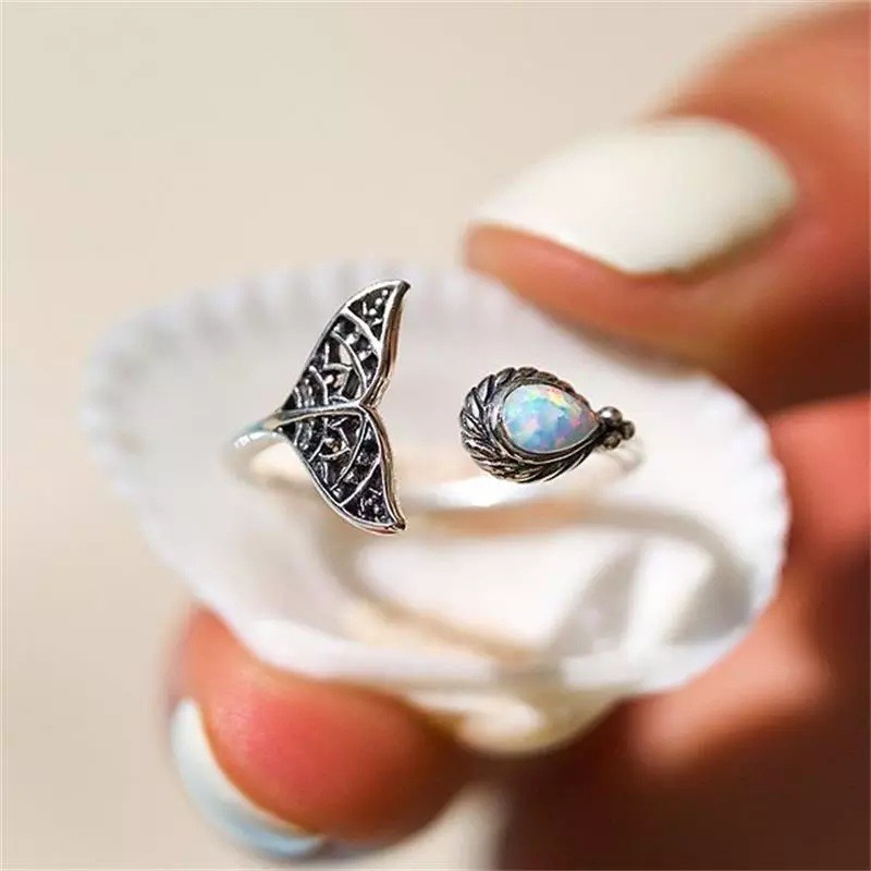 New Vintage Fishtail Gemstone Ring