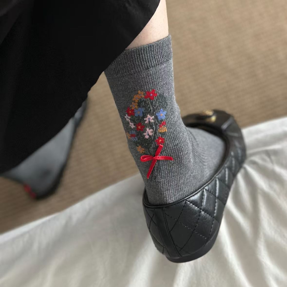 Floral Bouquet Embroidered Crew Socks, Minimalist Knit Socks With Red Bow Accent, Women's Casual Socks For Everyday & Neutral Outfits