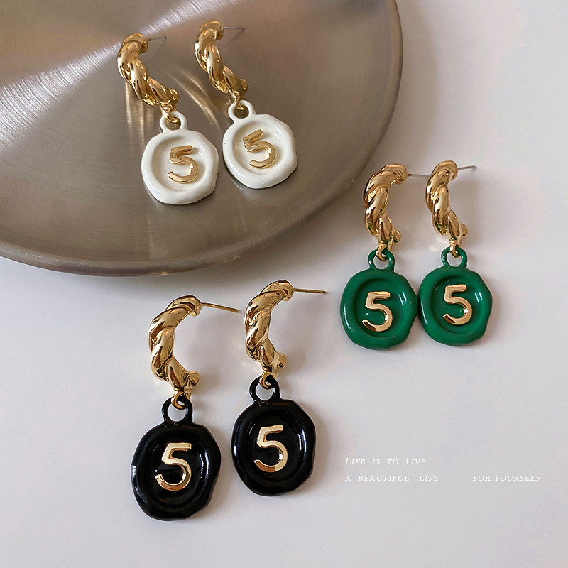 Retro Chain Design High-end Temperament Niche Fashion Earrings