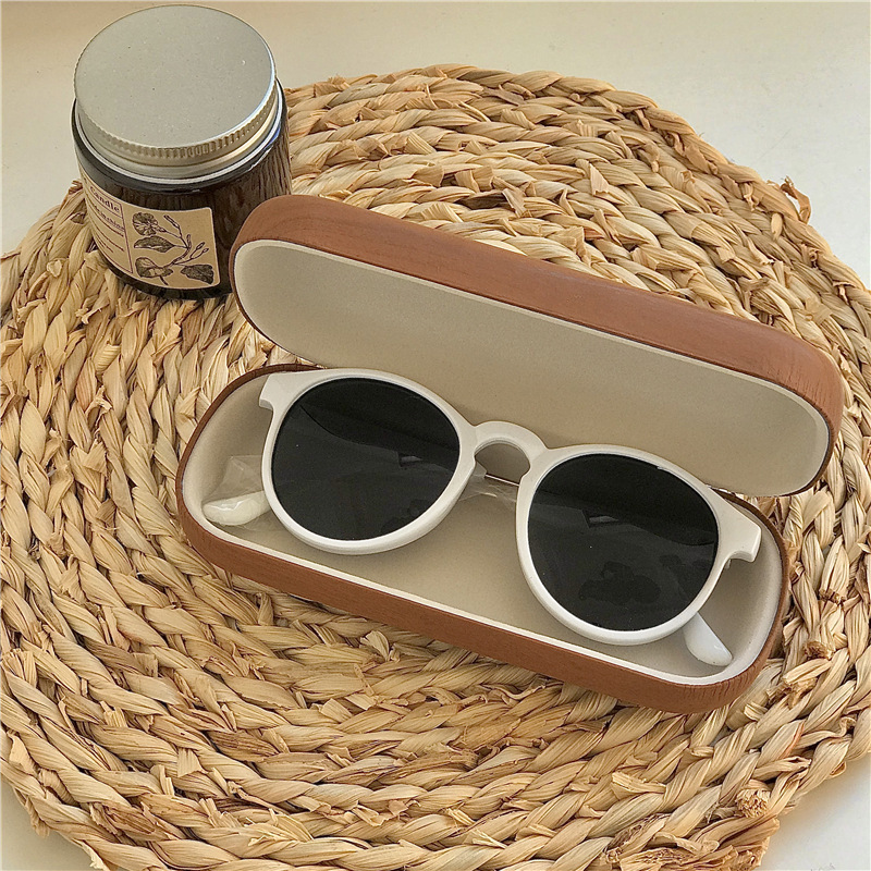 Title 1, Literari Vood Grain Glasses Case Student