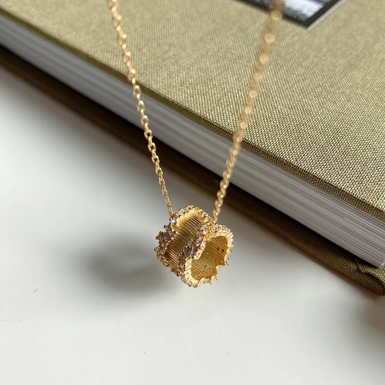 Gold Rotating Bead Necklace Simple Niche Chic Net Red