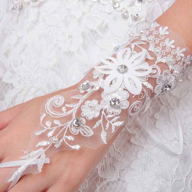 Title 2, Lace Short Diamond Decorations White Hook Gloves