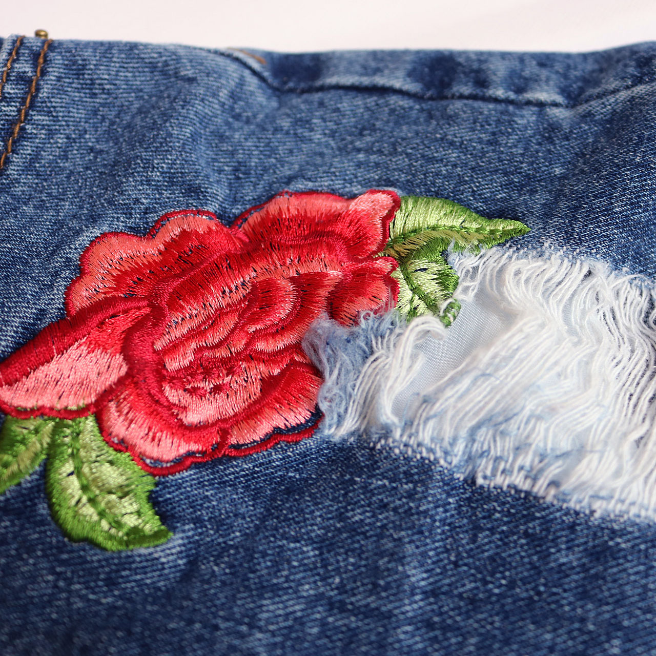 Women's Fashionable Simple High Elasticity Fabric Embroidered Denim Shorts