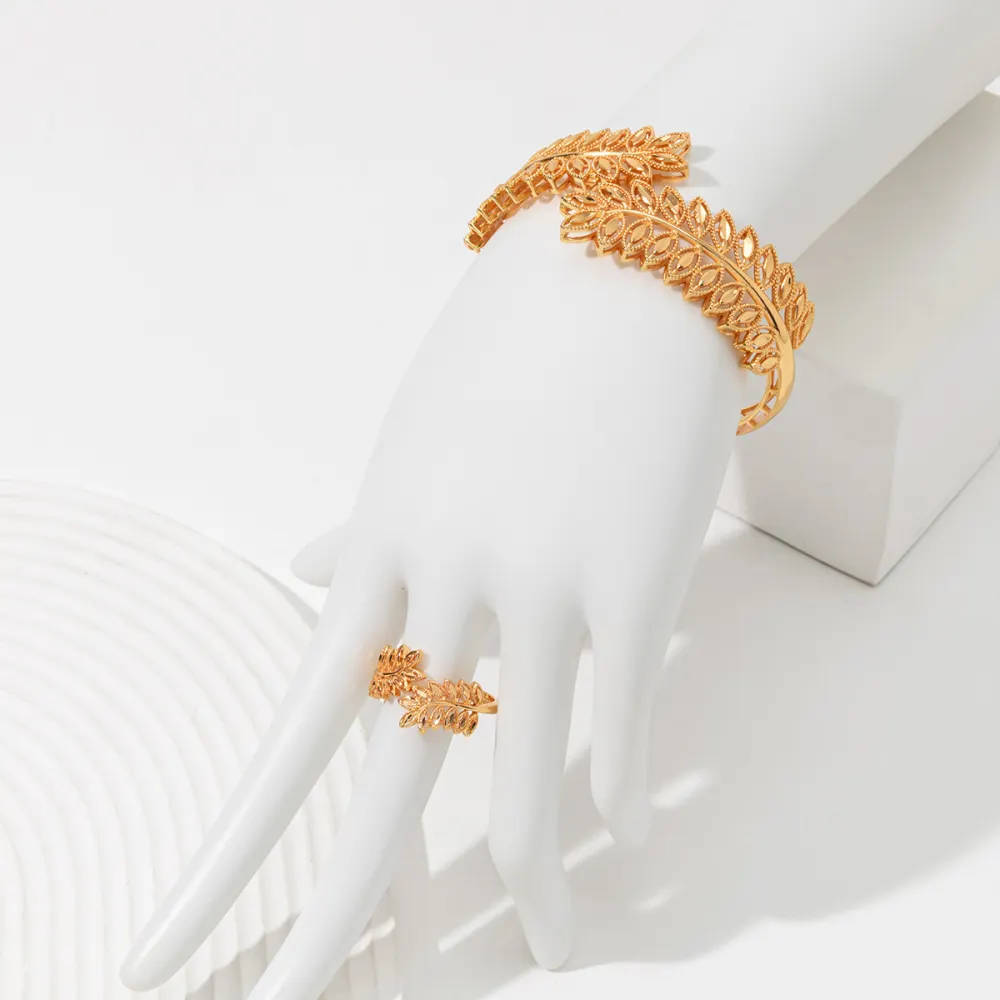 2cpsVintage Wheat Ear Leaf Gold Bracelet with An Open