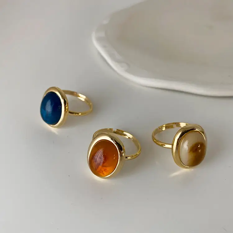 Women's Small And Simple French Retro Resin Ring