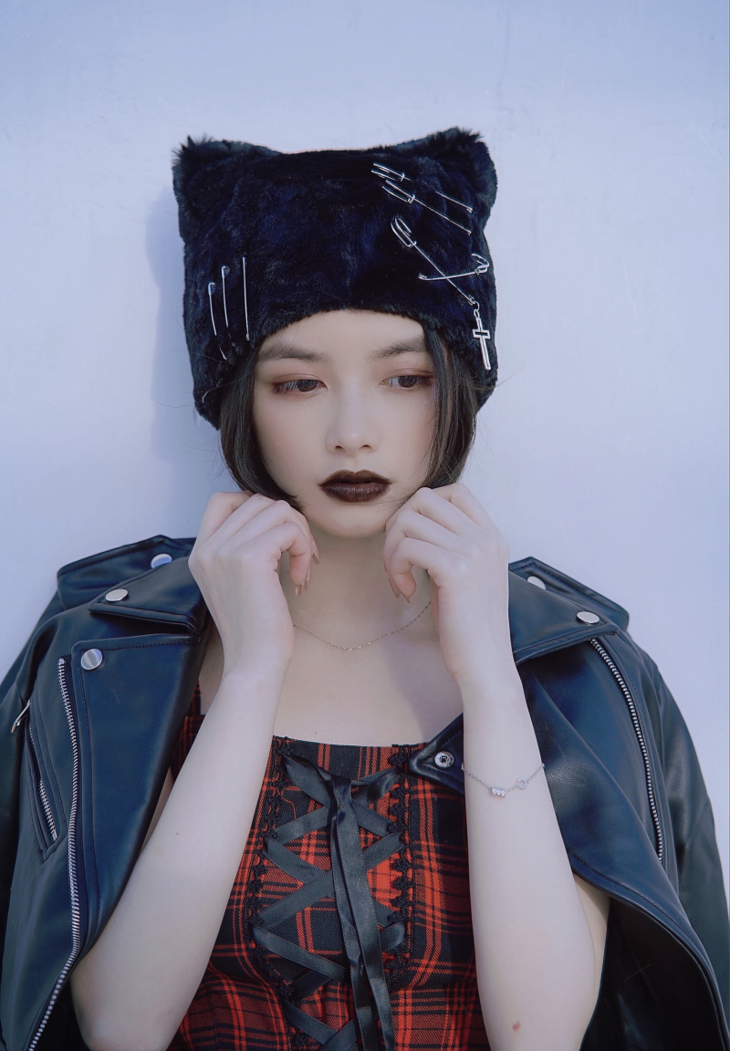 قبعة أذن قطة أصلية مصنوعة يدويًا من الفرو الصناعي