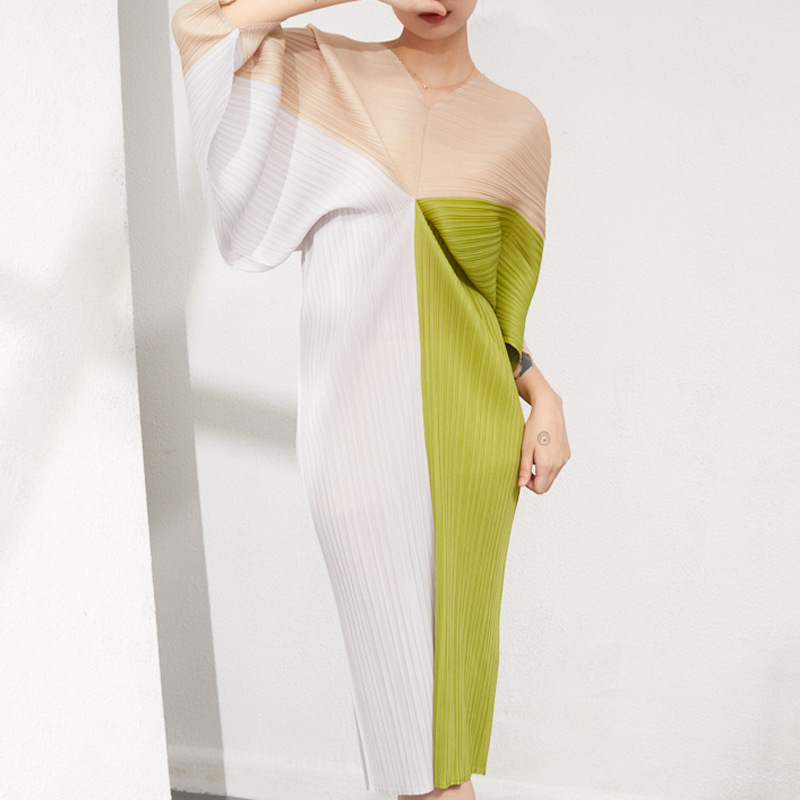 Plus Size V-neck Fashion Slimming Batwing Sleeves Dress