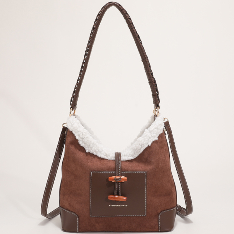 Design A Small Messenger Bag With One Shoulder