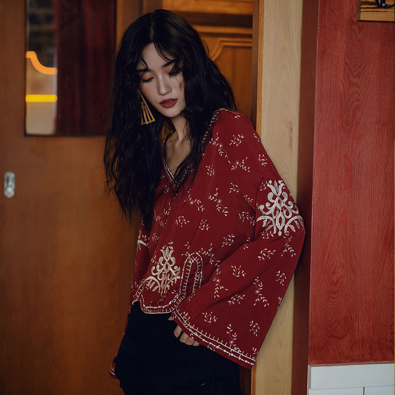 Top Women's Vacation Bell Sleeve Embroidery Red