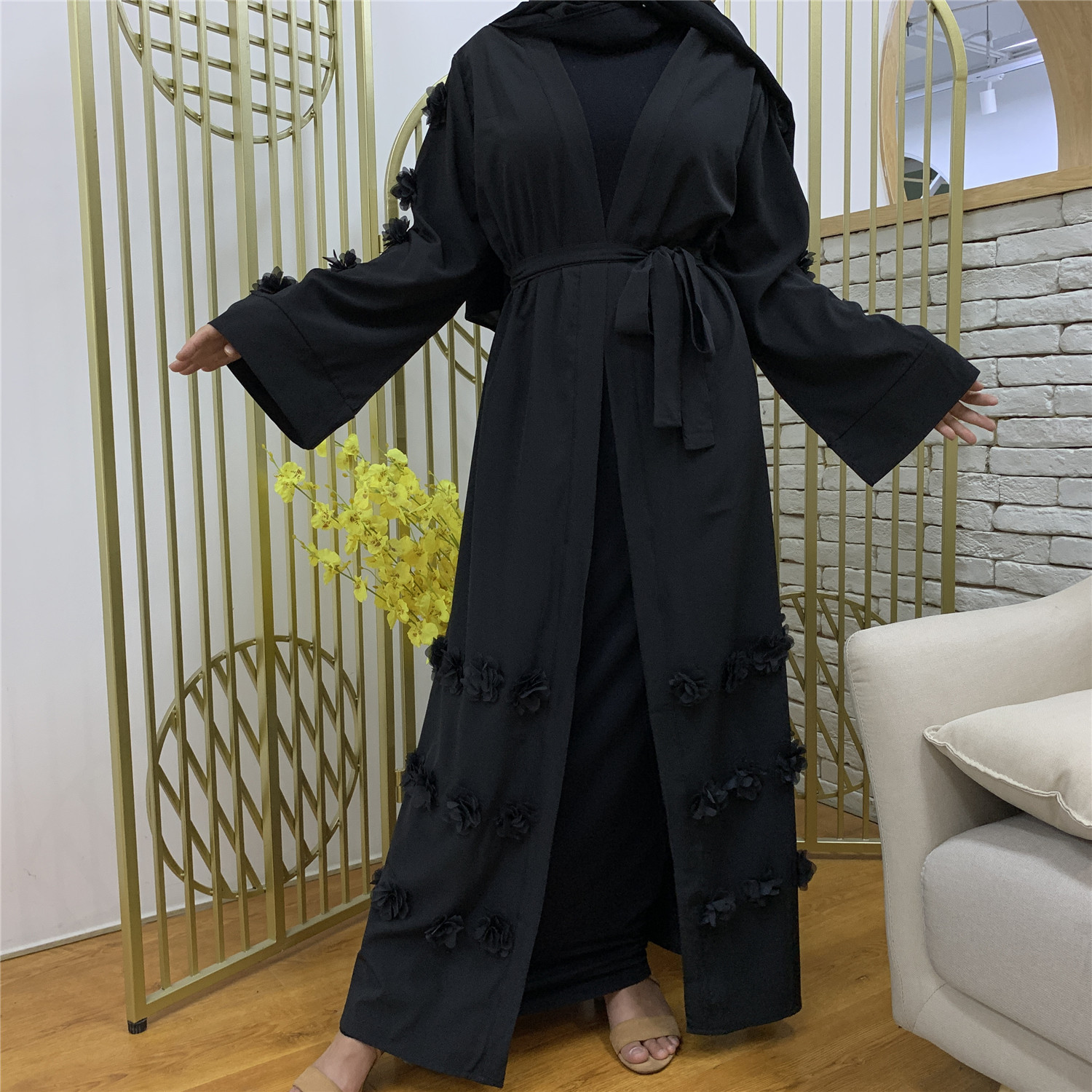 كارديغان نسائي واسع بتصميم ثلاثي الأبعاد ونقشة زخارف على شكل أزهار مع رباط