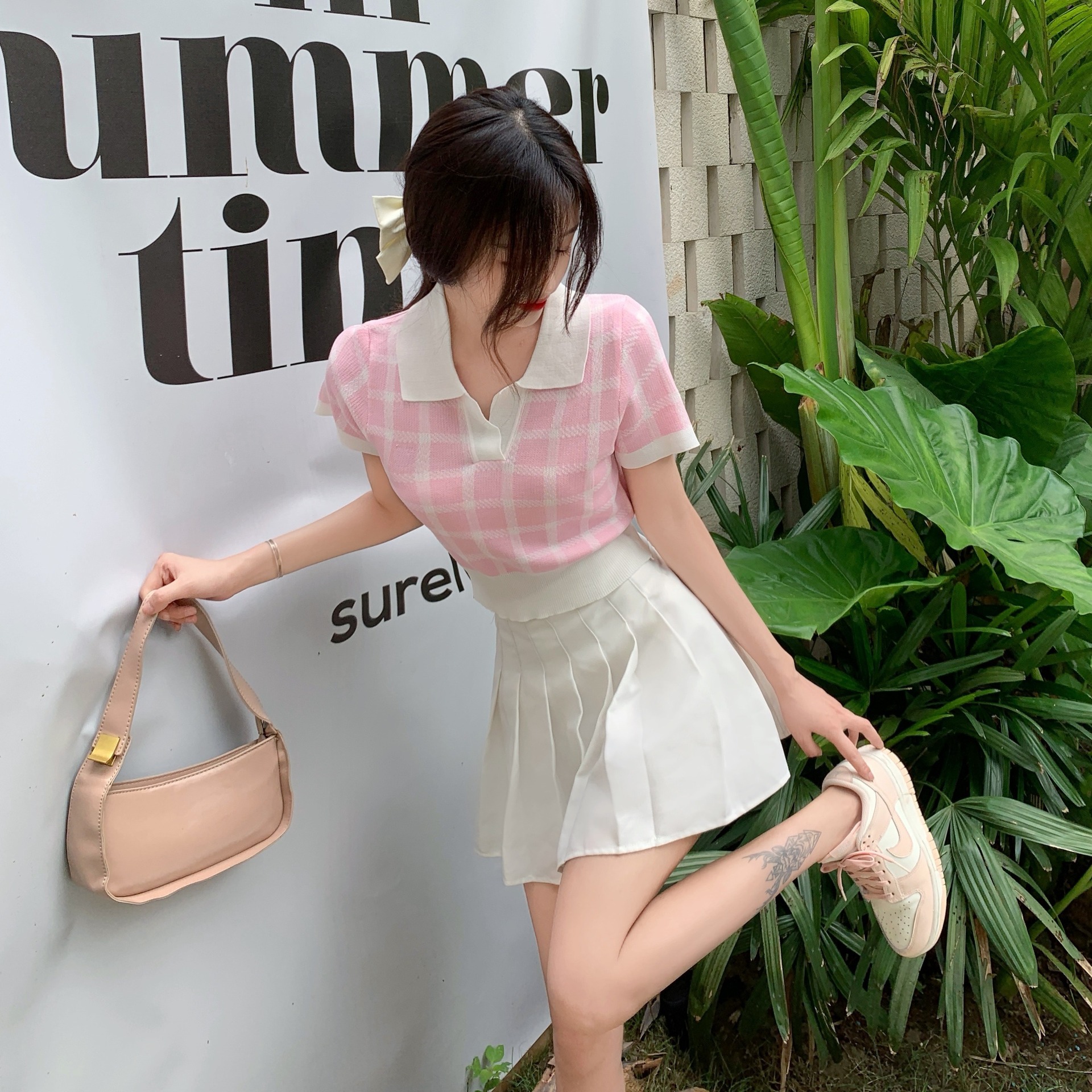 Women's High Waist Short Knitted Top With Design Sense