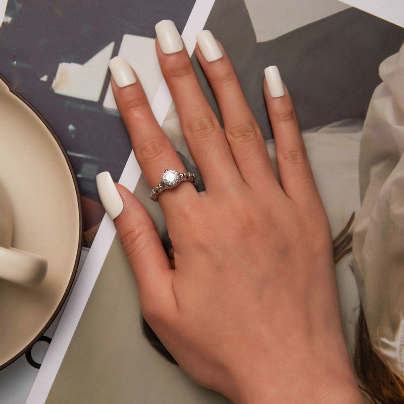 Luxurious Zircon Pattern Ring White Gold Plated