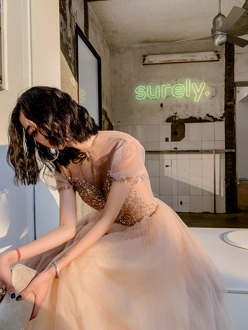 فستان زفاف لحفلات الزفاف والاجتماعات السنوية