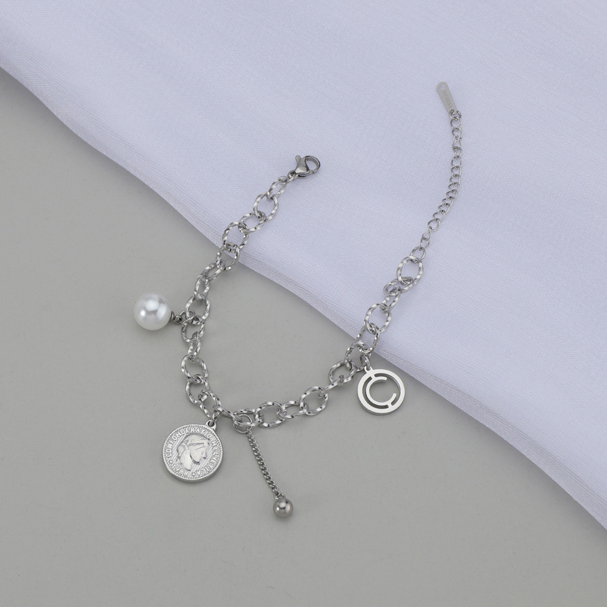 Golden Portrait Bracelet INS Wind Abstract Commuter Bracelet Long Bracelet Female Hand Ring Ring Bracelet
