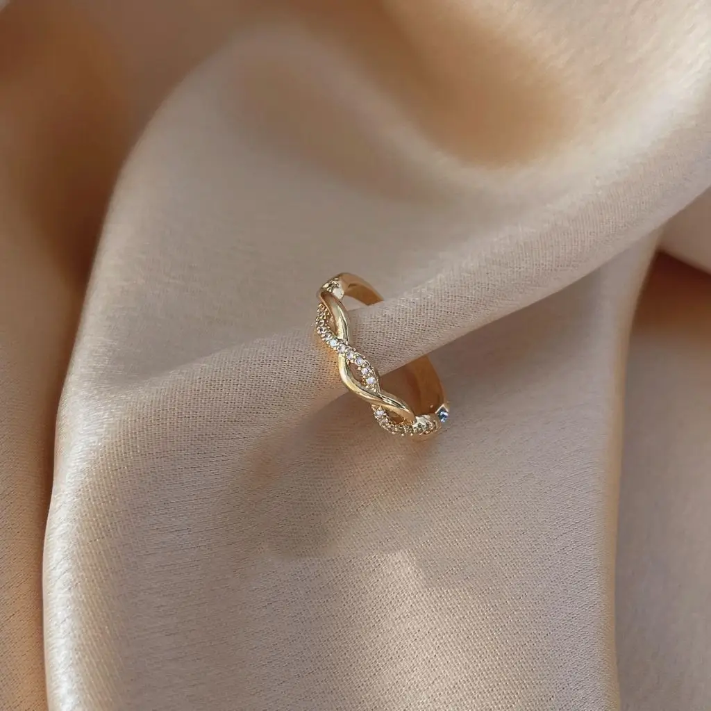 Women's Fashion Real Gold Zircon Micro-set Twist Hollow Ring