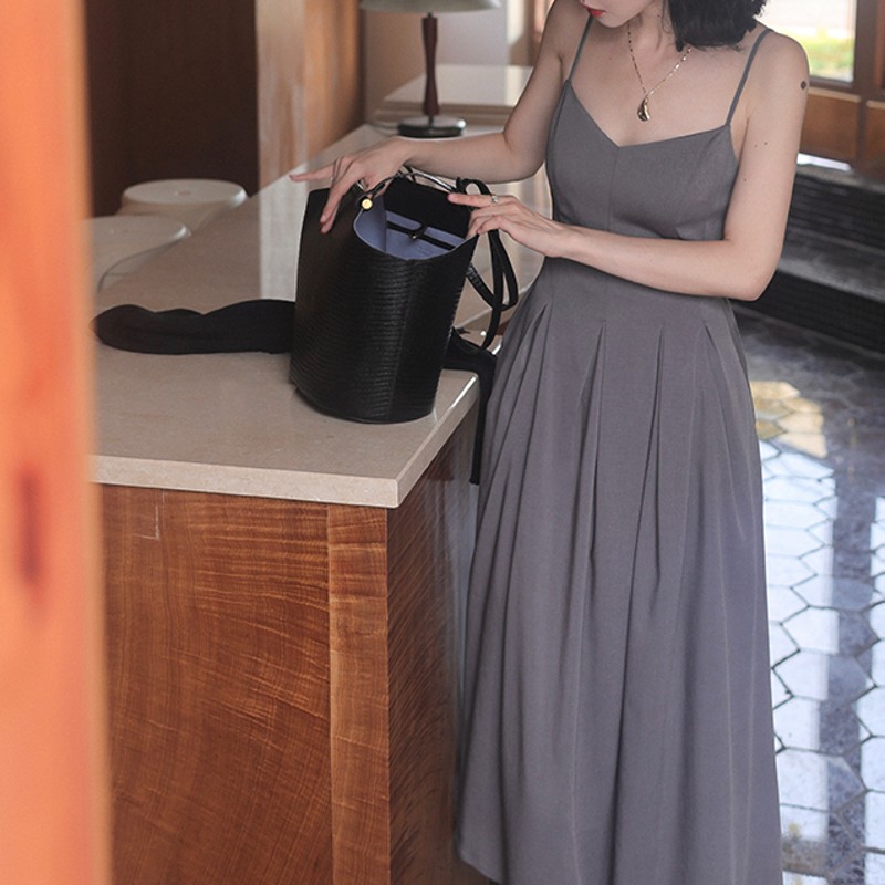 Women's Fashion Simple Temperament Waist-hugging Halter Dress