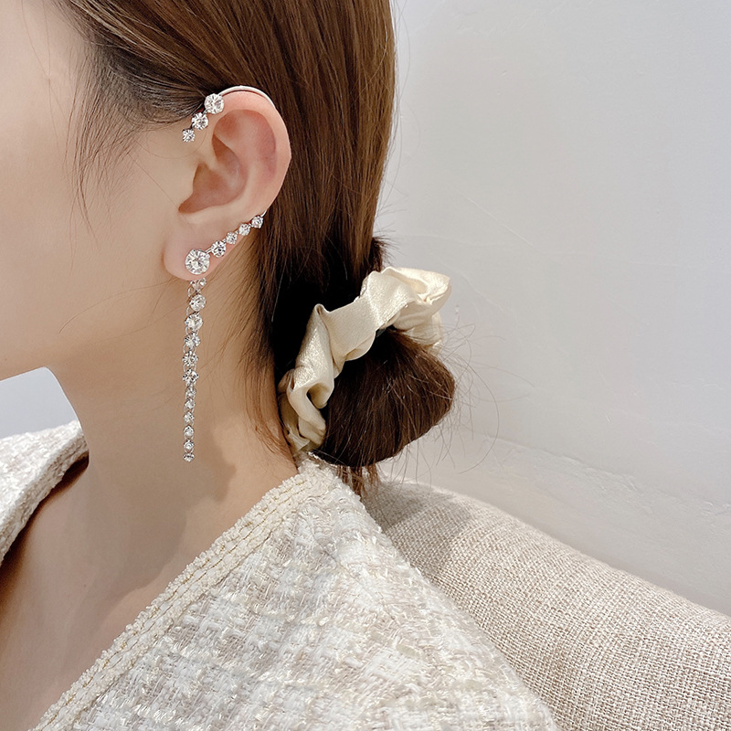 Sense Of Luxury Women's Long Non-hole Flash Earrings