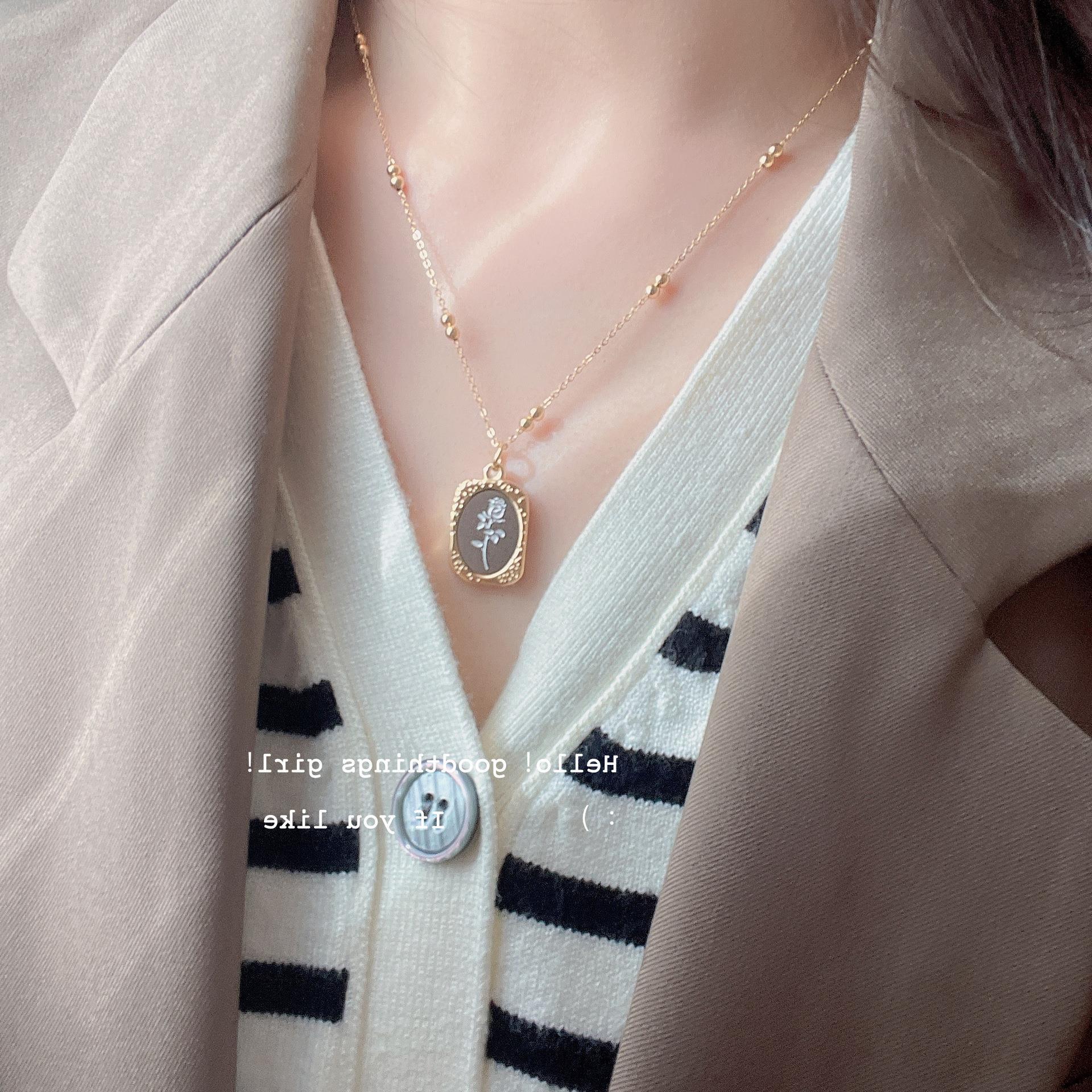 Niche Retro Design Rose Necklace Mirror Sweater Chain
