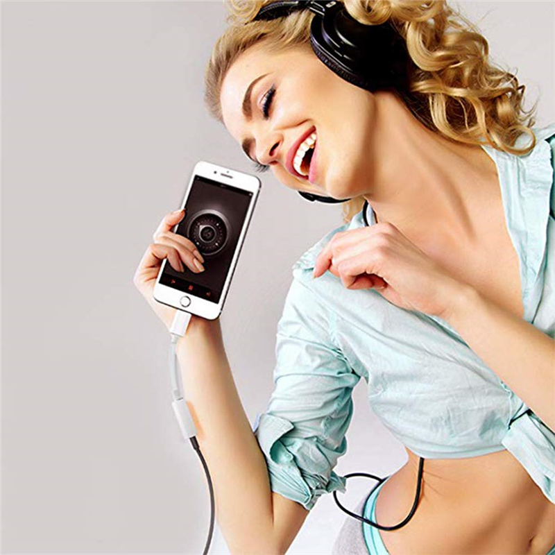 Applicable For Mobile Phone Listening To Songs By Wire-controlled
