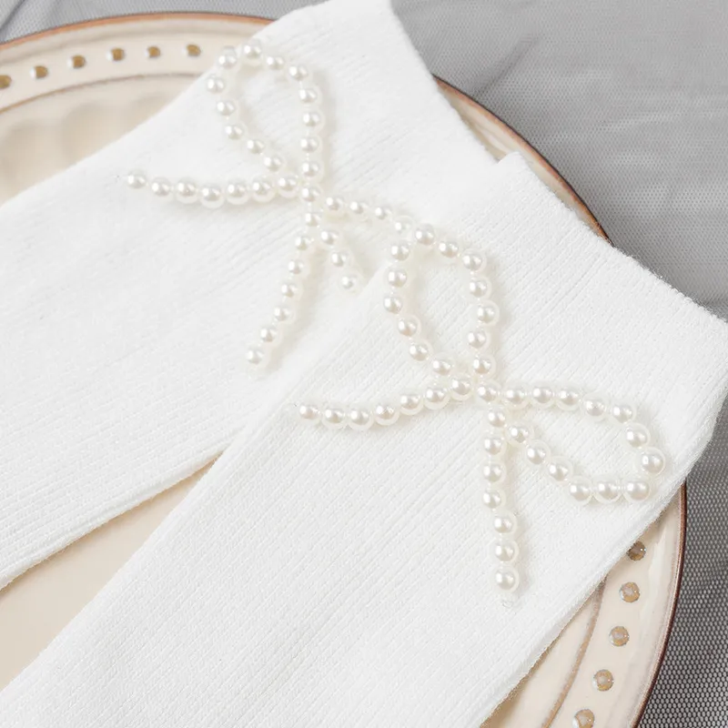 Sweet Girl Soft Girl White Medium Tube Socks - A White Bow