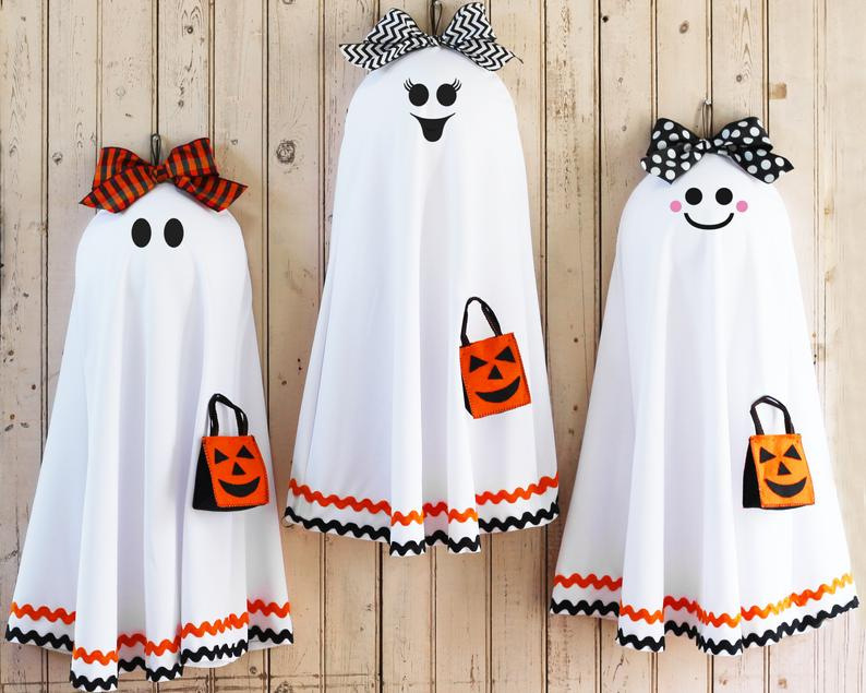 Couronne de porte fantôme blanche Halloween
