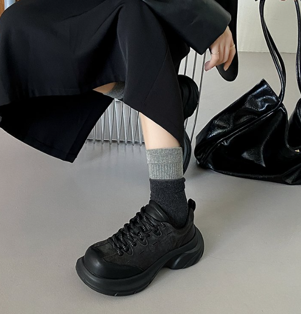 Wide Toe Casual Sneakers, picture 3 of 4