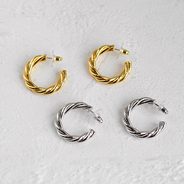 Women's Fashion Twist Small Earrings