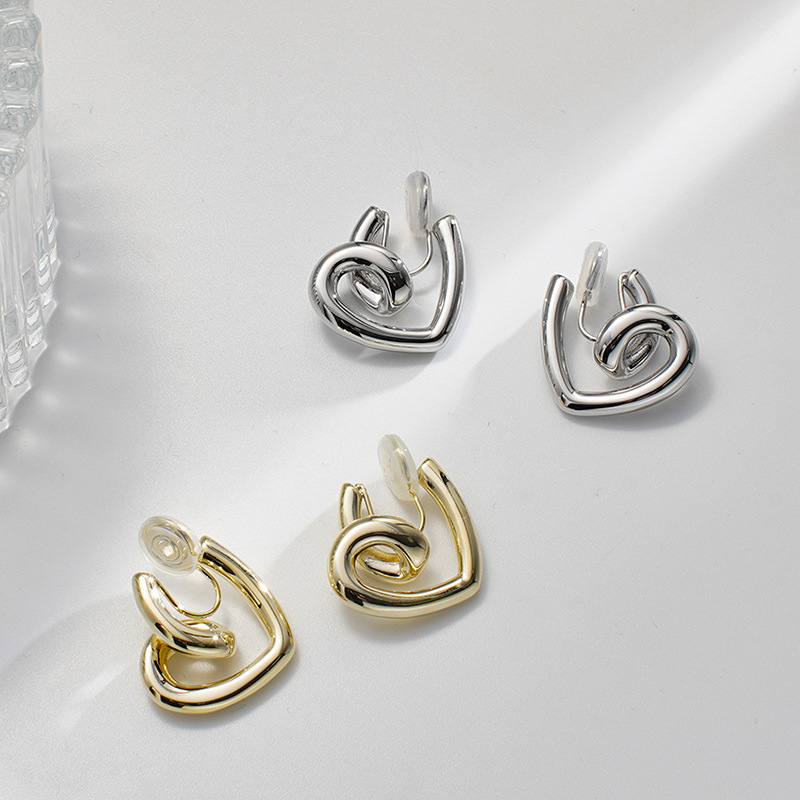 Title 3, Metal Love Mosquito Coil Non-piercing Ear Clip