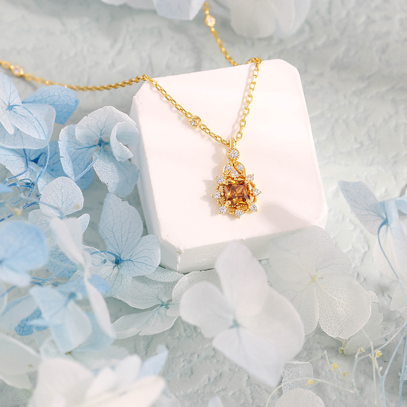 Winter Limited Vintage Snowflake Zircon Necklace