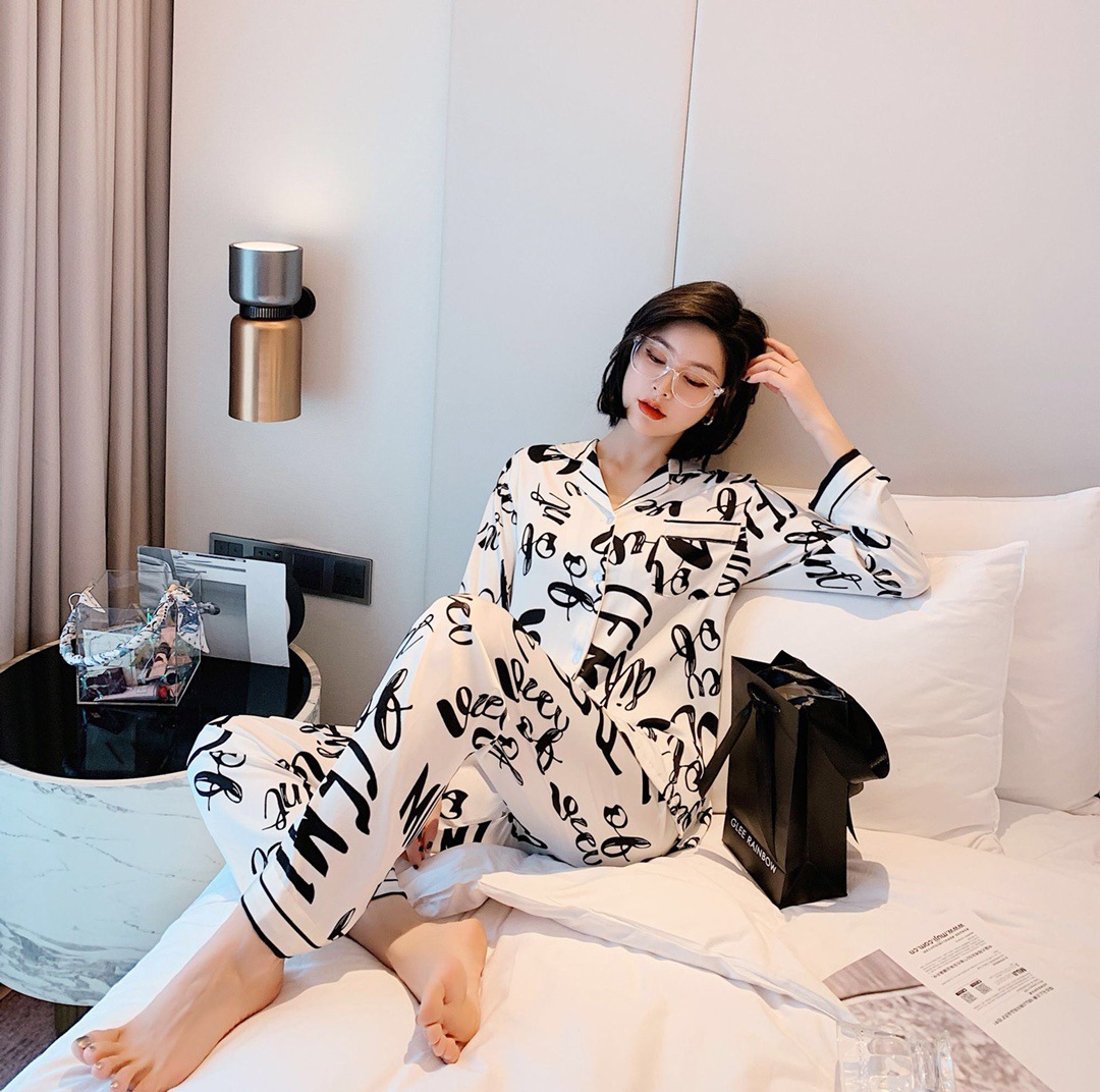 Title 3, Printed pajamas spring and autumn simulation silk