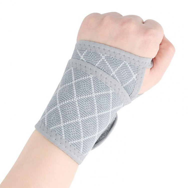 Wrist brace carpal tunnel for men and women fit, lightweight adjustable wrist support brace for tendinitis, sprains arthritis, pain relief, compression wrist wrap for sports, workout and daily use.