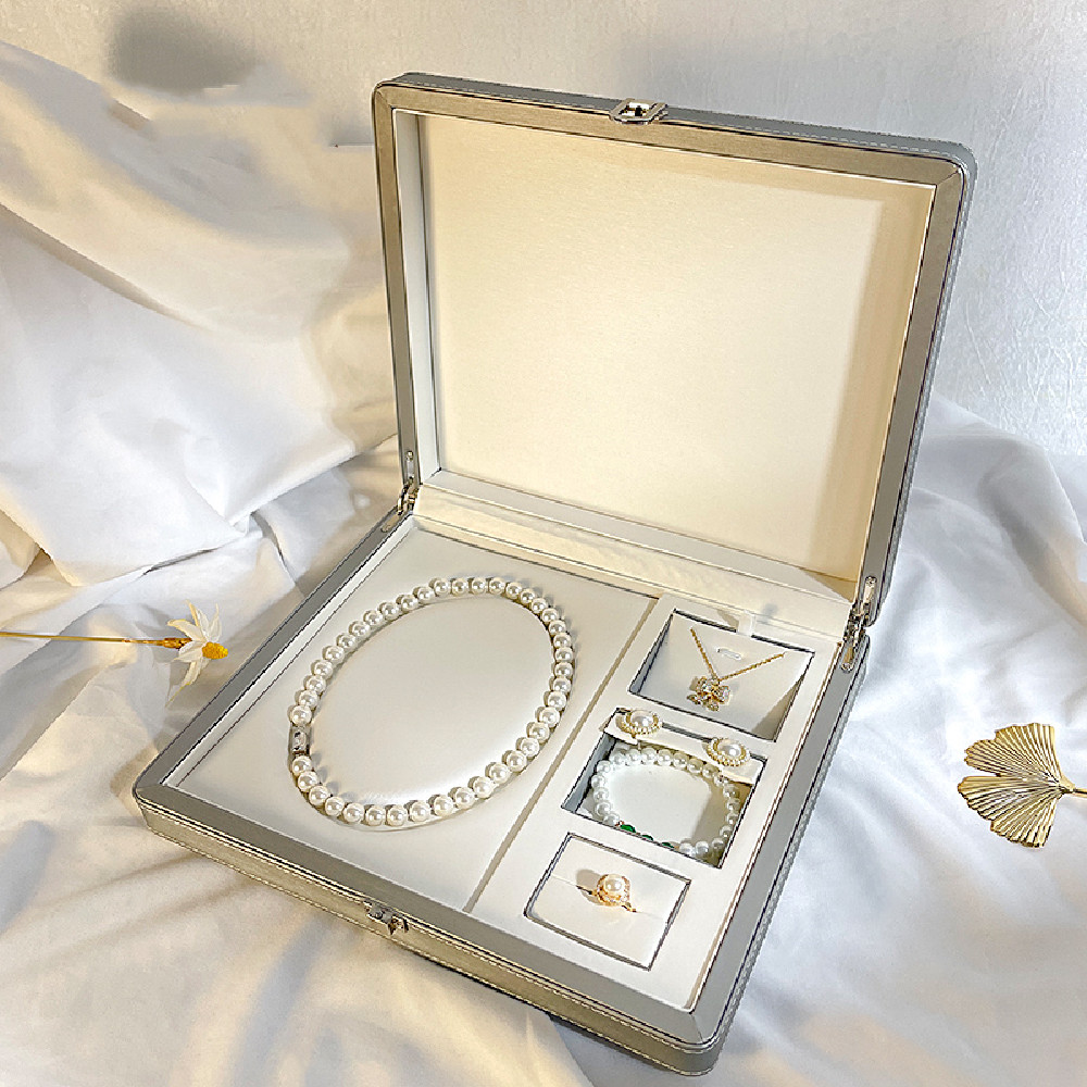Champagne Salad Leather Necklace Storage Box
