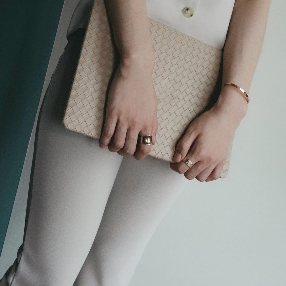 Milk Tea Color Leather Woven Computer Case — foto 2