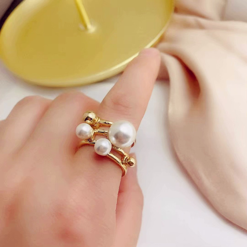 Multilayer Metal Pearl Bracelet Retro Temperament Suit Women